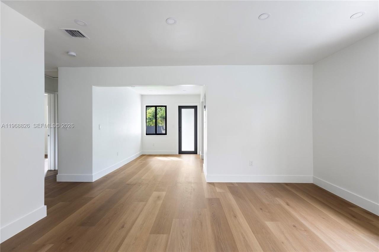 1620 Sw 18th St #2 - Photo 4 of 20