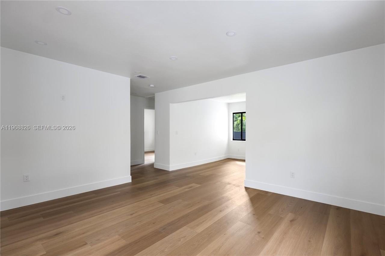 1620 Sw 18th St #2 - Photo 5 of 20