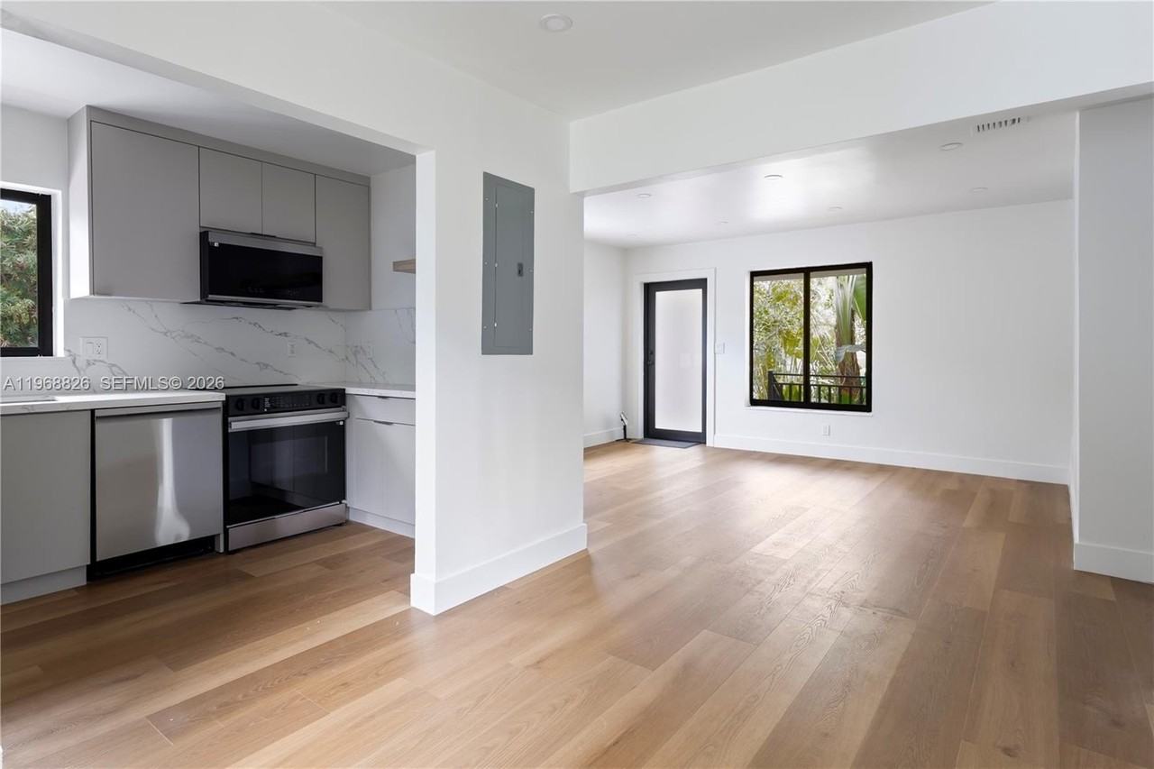 1620 Sw 18th St #2 - Photo 6 of 20