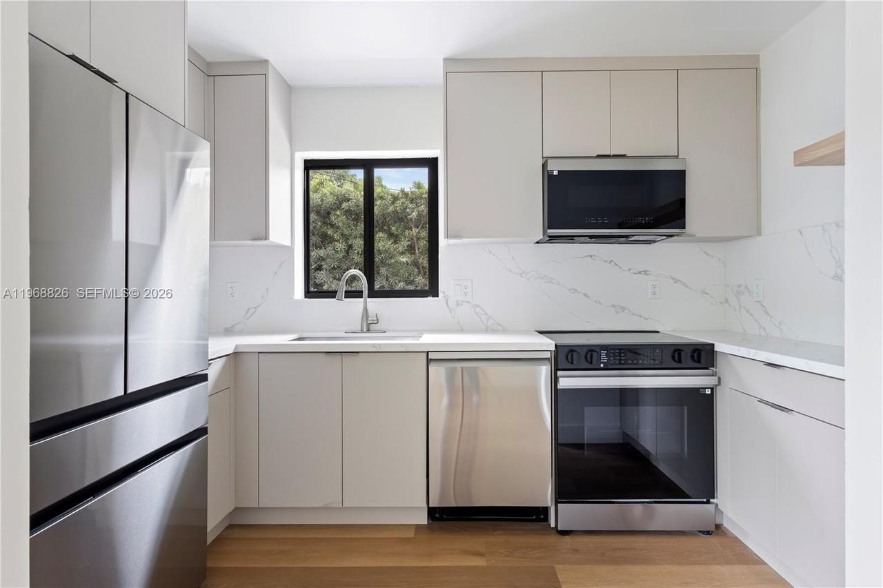 1620 Sw 18th St #2 - Photo 7 of 20