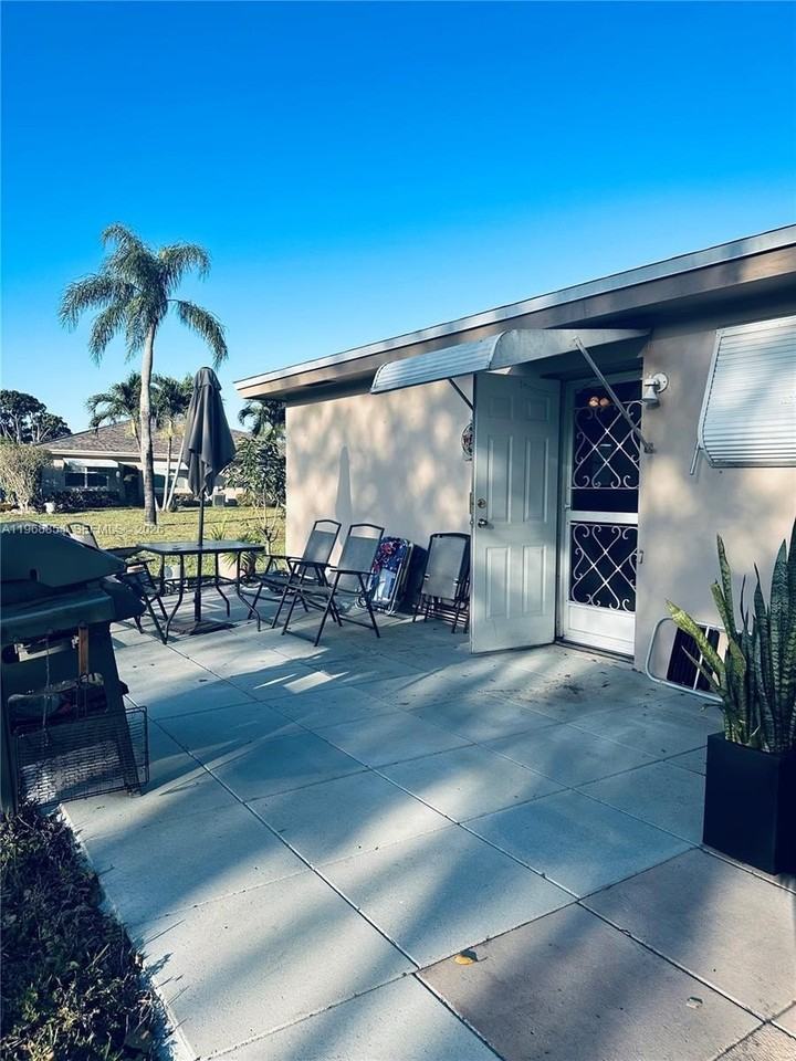 1252 Club Dr W #D - Photo 7 of 7