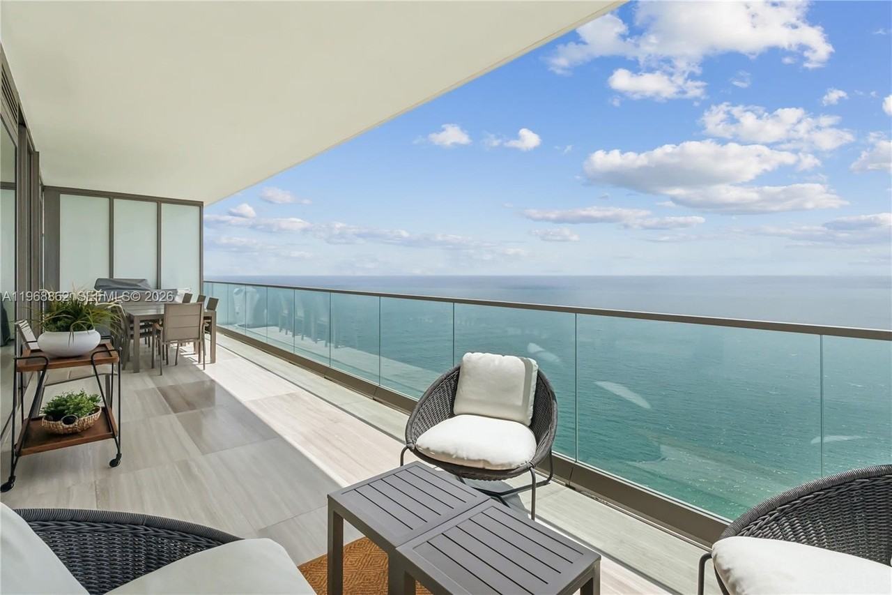 18975 Collins Ave #4502 - Photo 3 of 43