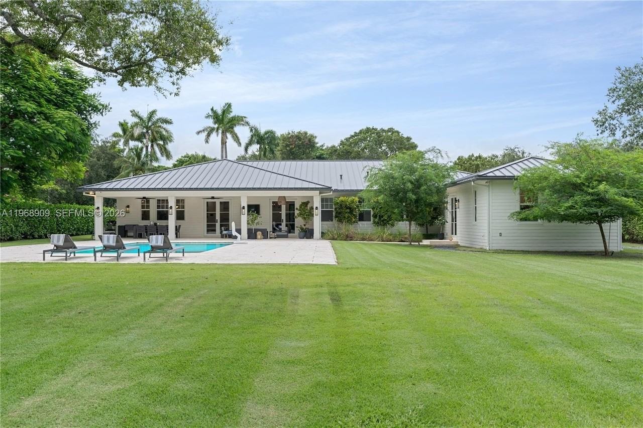 9301 Sw 93rd Ave #01 - Photo 4 of 50