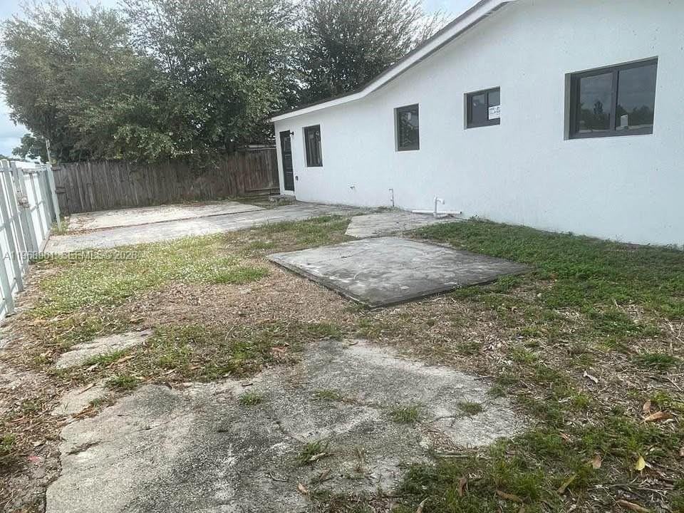 3051 Nw 102nd St #B - Photo 3 of 7