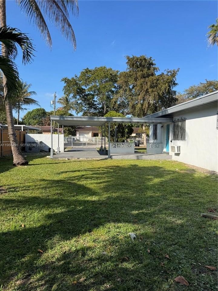 480 Ne 127th St - Photo 2 of 20