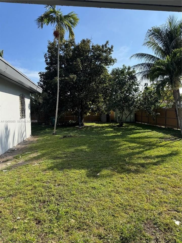 480 Ne 127th St - Photo 5 of 20