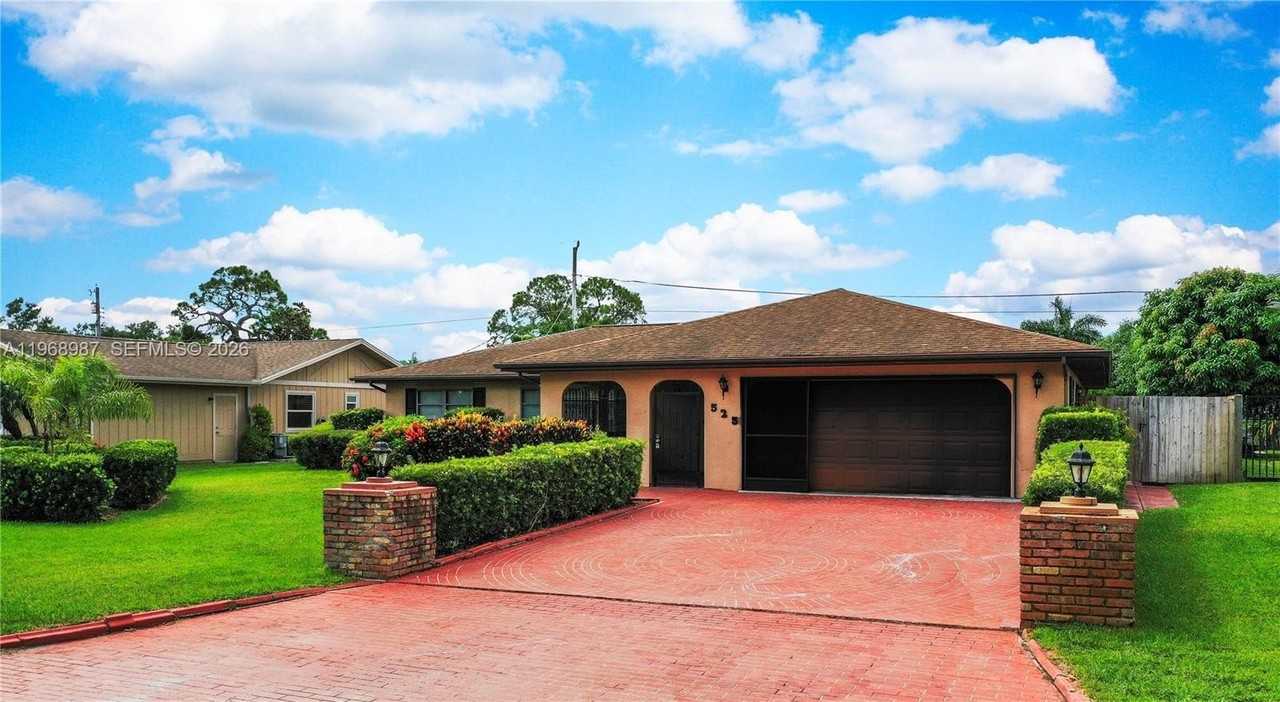 525 Se Brookside Ter - Photo 2 of 32