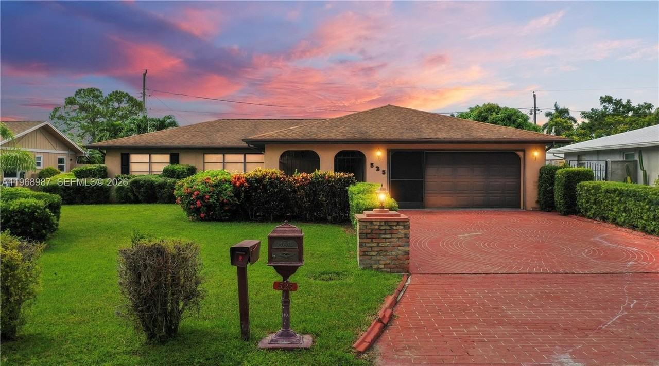 525 Se Brookside Ter - Photo 3 of 32