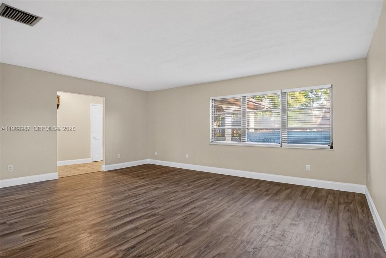 525 Se Brookside Ter - Photo 5 of 32