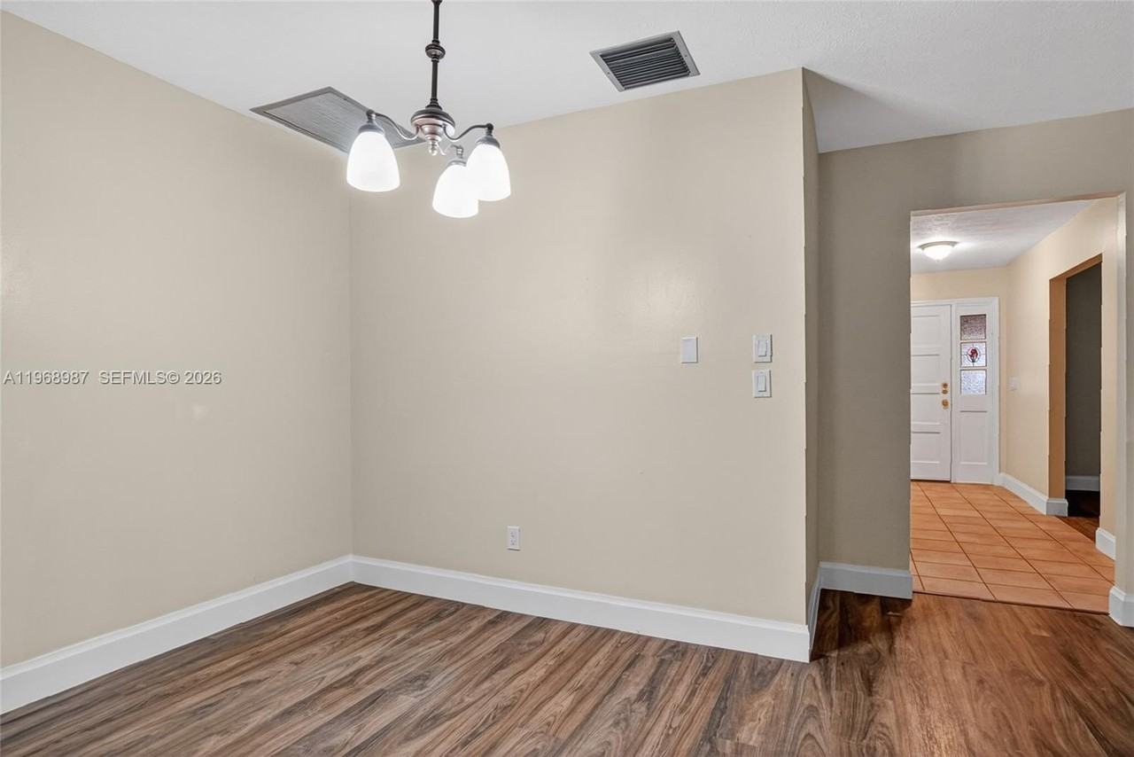 525 Se Brookside Ter - Photo 7 of 32