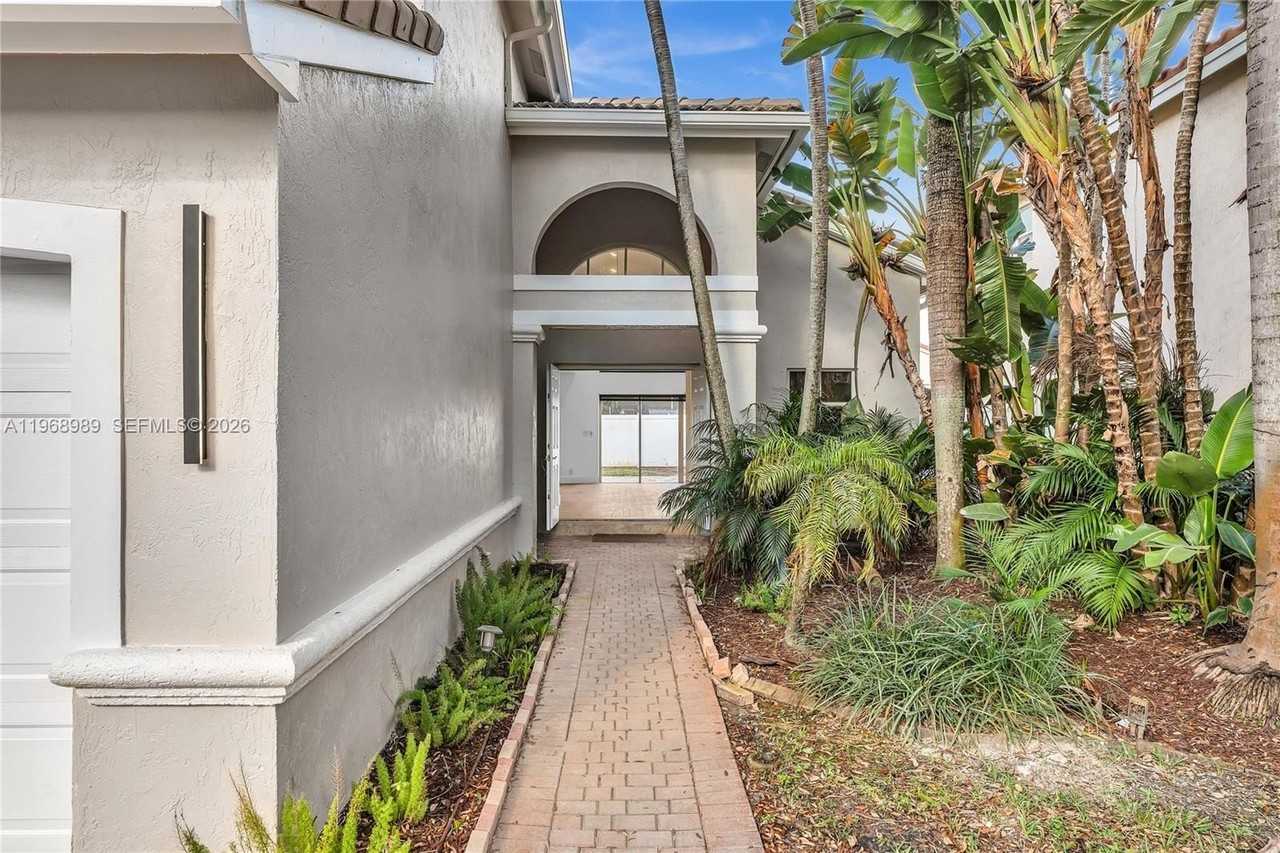 4917 Sw 32nd Way - Photo 2 of 45