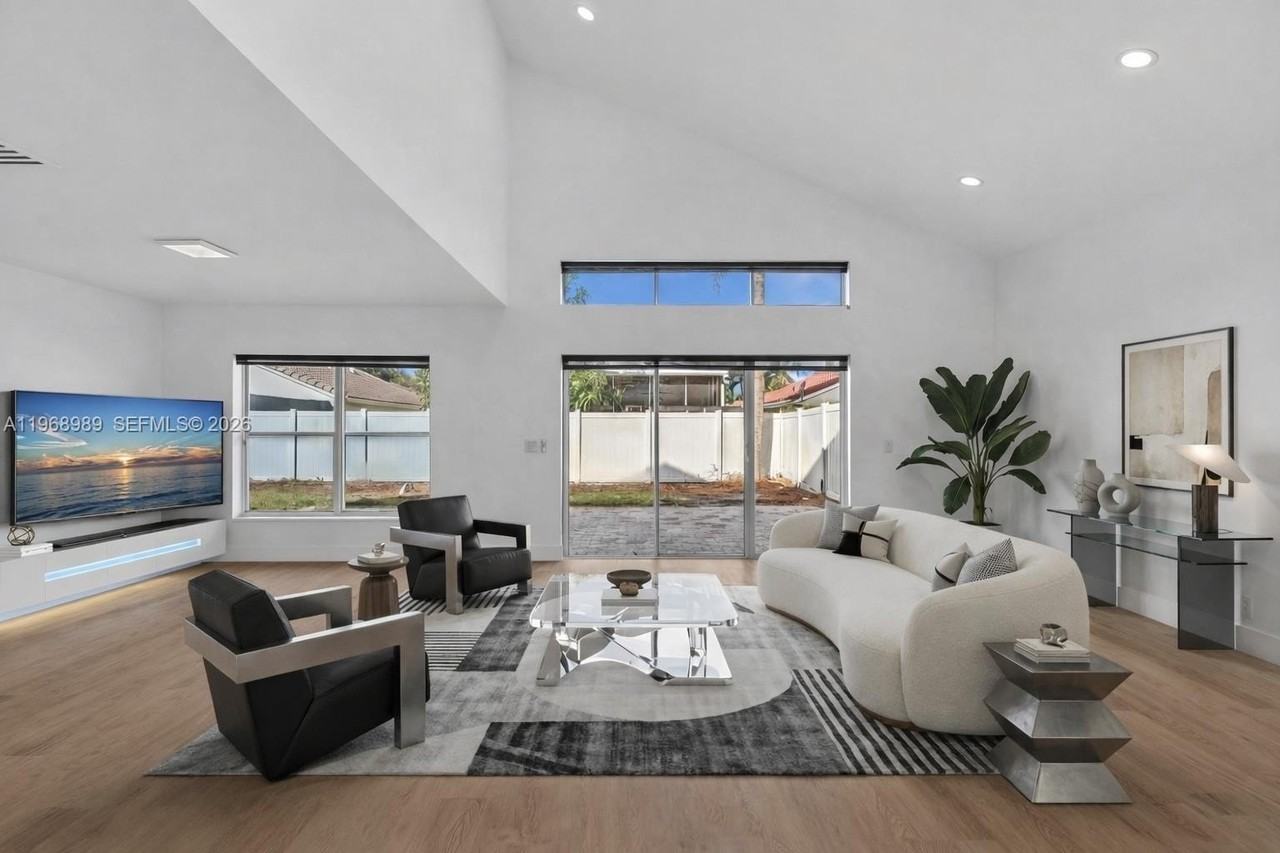 4917 Sw 32nd Way - Photo 4 of 45