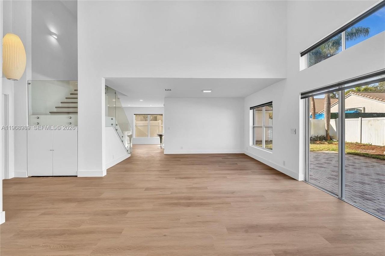 4917 Sw 32nd Way - Photo 6 of 45