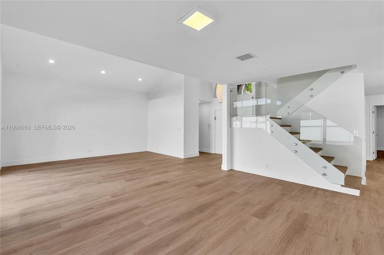 4917 Sw 32nd Way - Photo 7 of 45