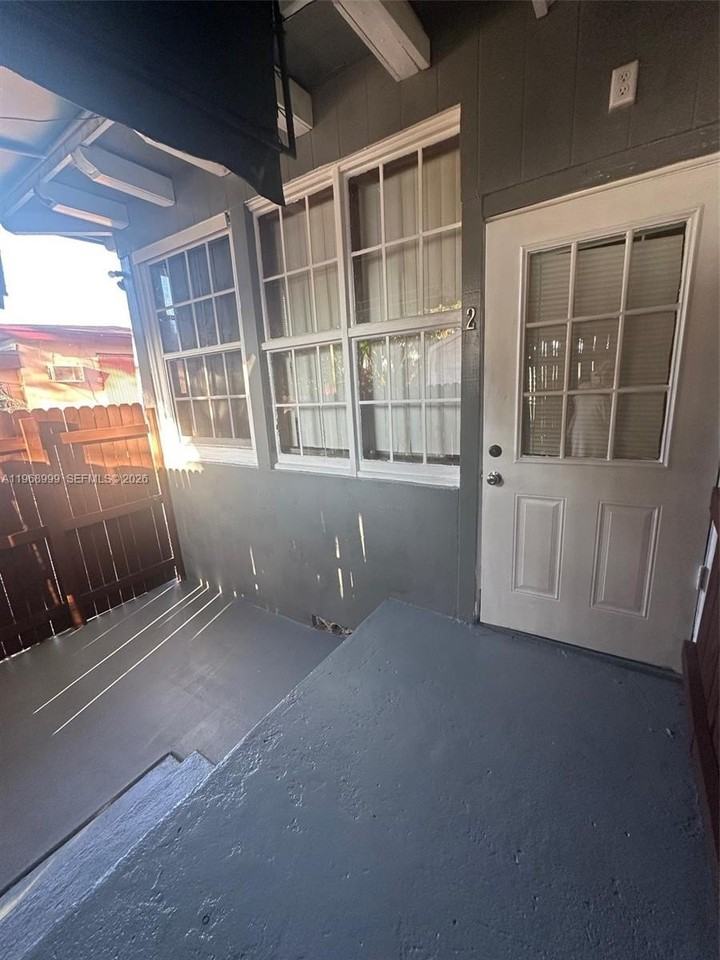 40 Nw 58th Ave #2 - Photo 3 of 14