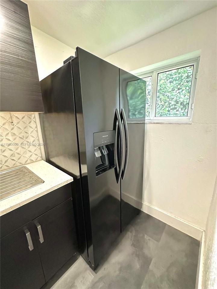 1960 W 63rd St - Photo 5 of 12