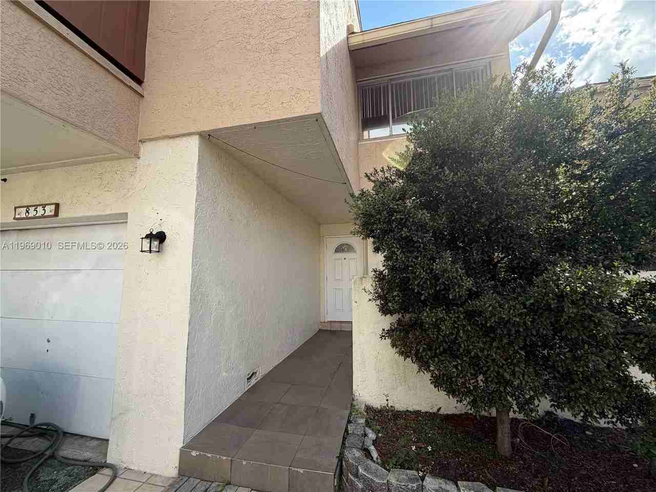 853 Nw 81st Ter - Photo 3 of 34