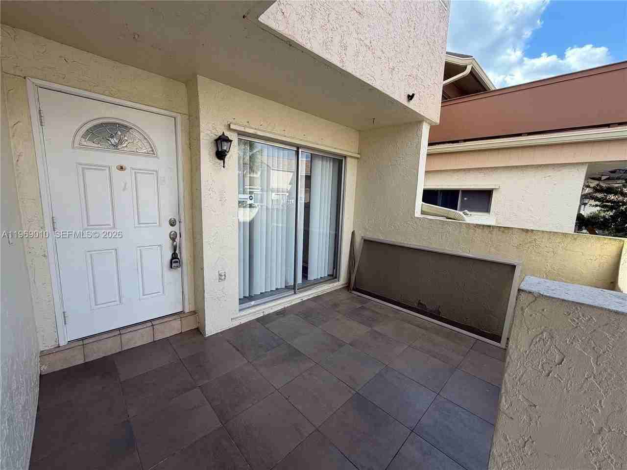 853 Nw 81st Ter - Photo 5 of 34