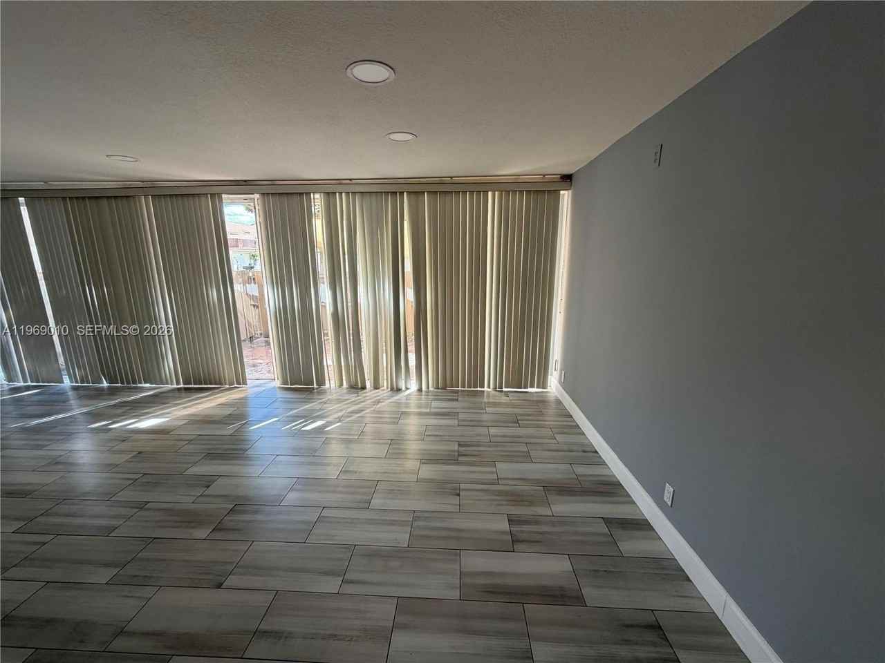 853 Nw 81st Ter - Photo 6 of 34