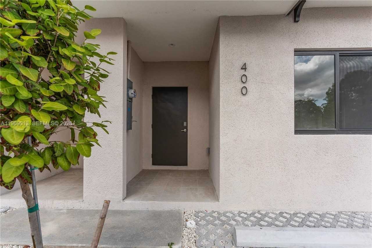 400 Sw 1st St #1 - Photo 5 of 28