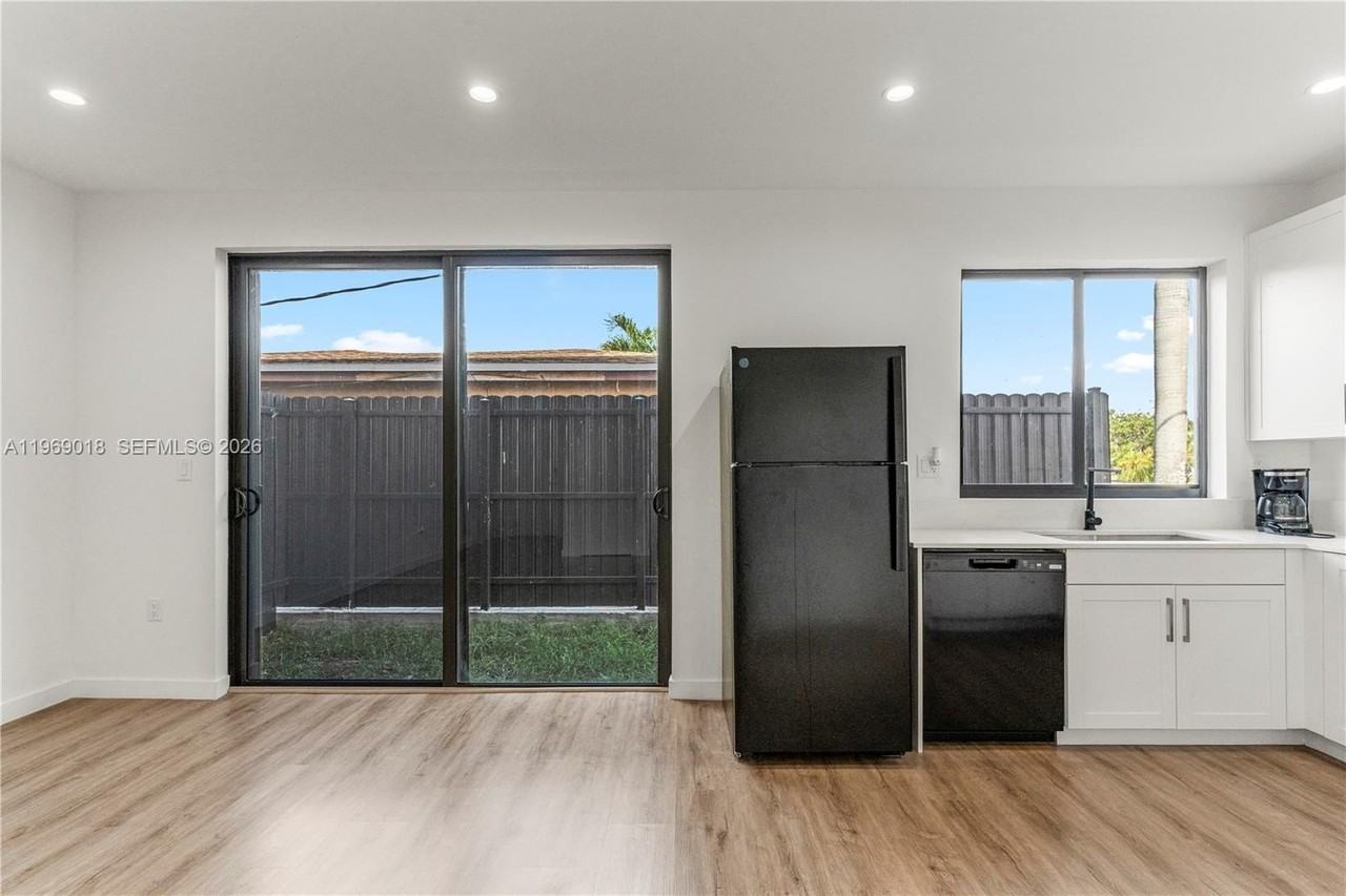 408 Sw 1st St #1 - Photo 6 of 28