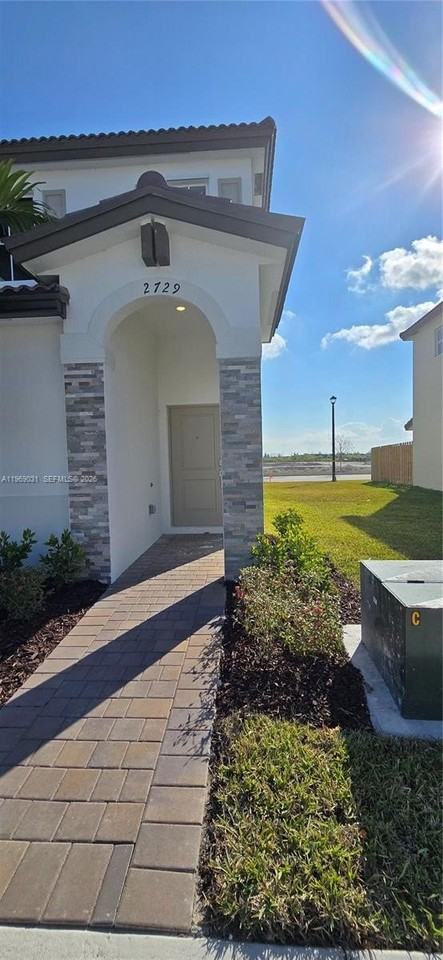 2729 Se 26th St #2729 - Photo 2 of 50