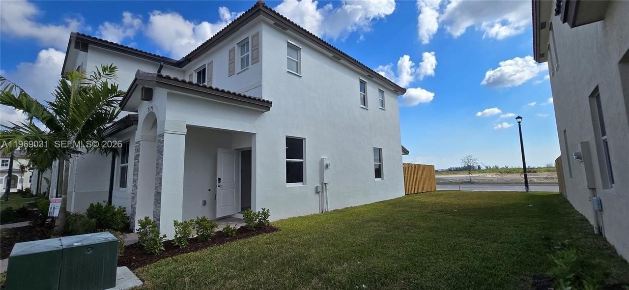 2729 Se 26th St #2729 - Photo 3 of 50