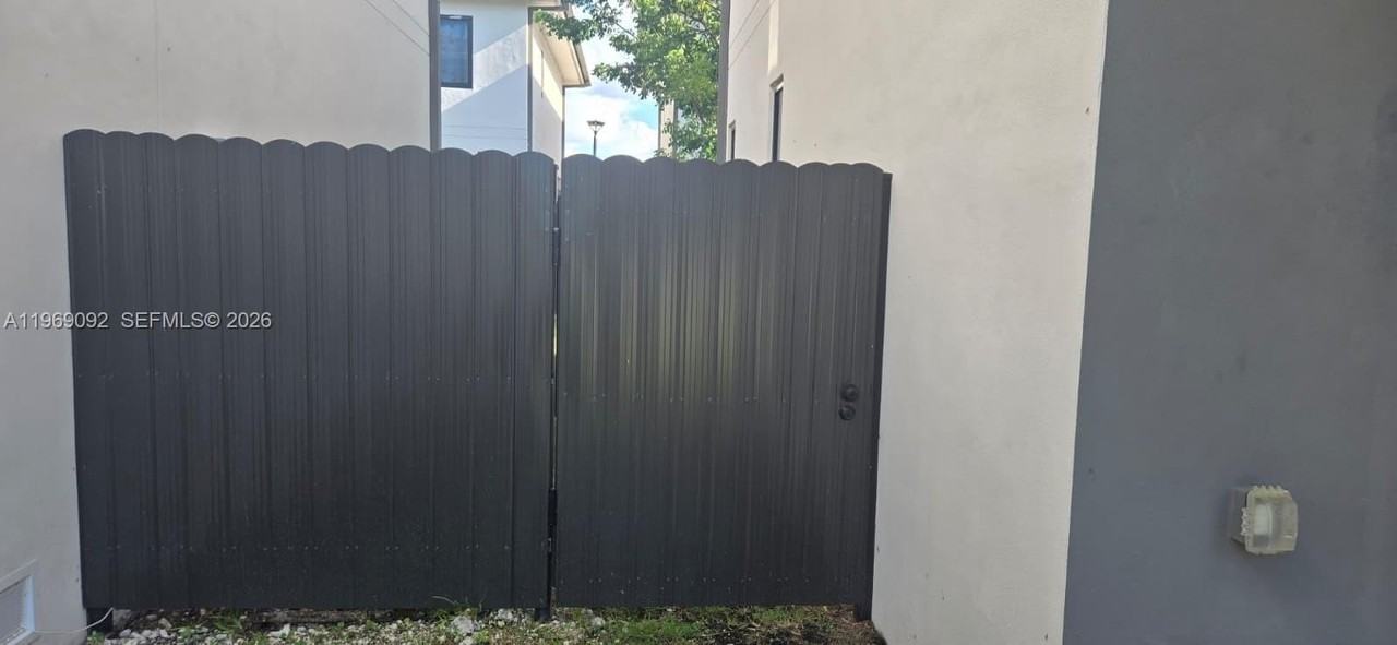 1159 Nw 3rd St - Photo 6 of 35