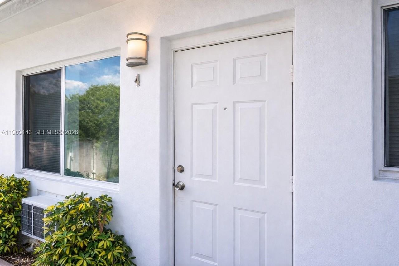 932 Moffett St #4 - Photo 2 of 23