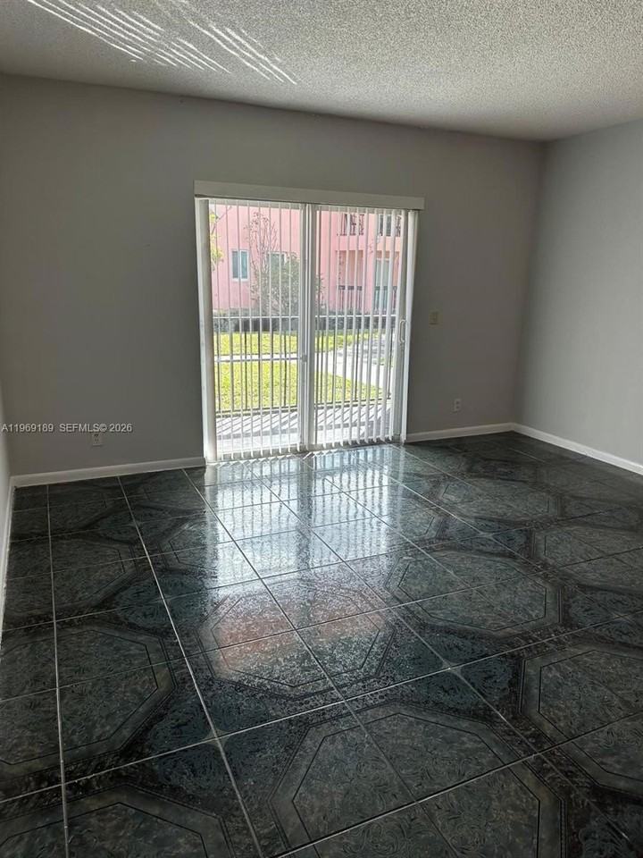 1840 Nw 119th St #502 - Photo 4 of 15