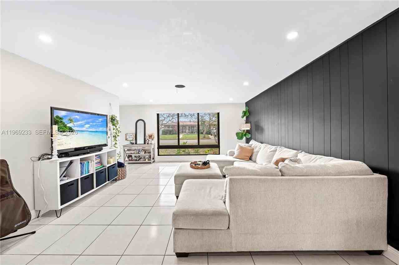 7835 W 16th Ct - Photo 5 of 33