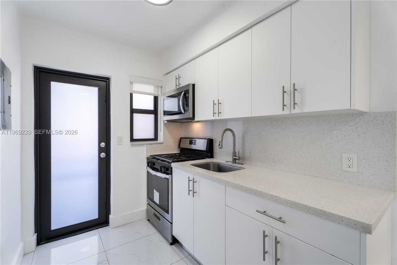 705 83rd St #5 - Photo 4 of 10