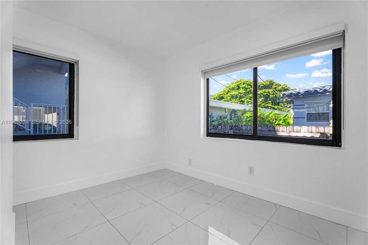 705 83rd St #5 - Photo 5 of 10