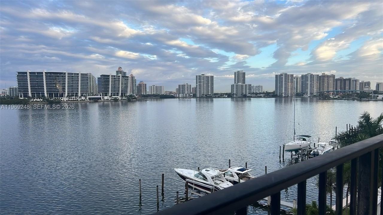 17878 N Bay Rd #507 - Photo 3 of 47