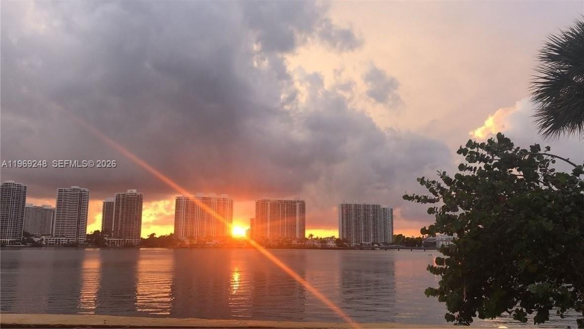 17878 N Bay Rd #507 - Photo 4 of 47