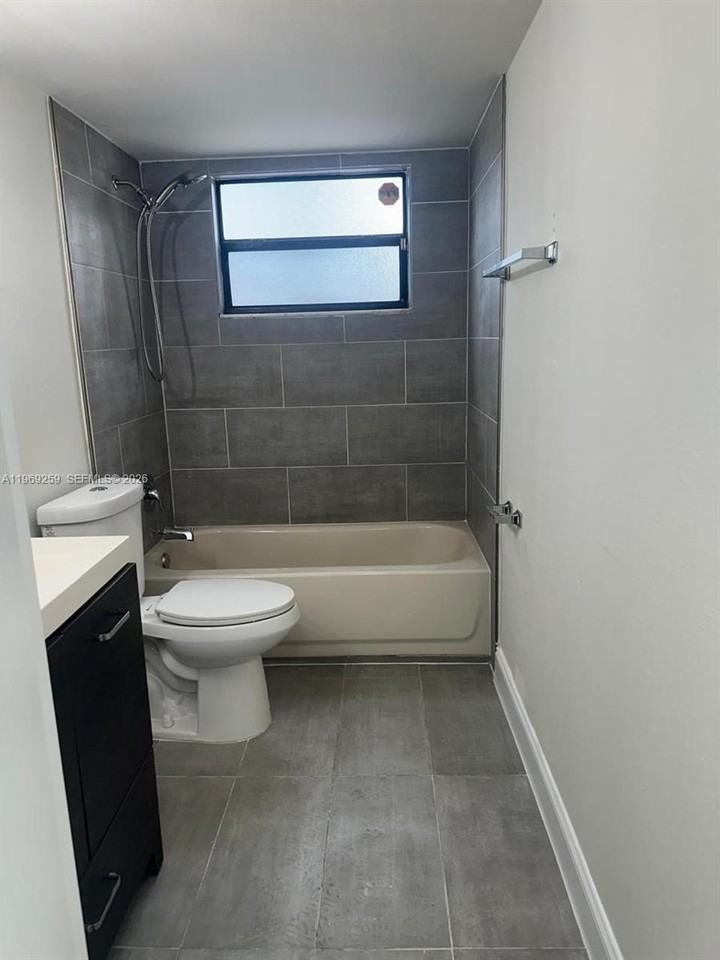 1463 Lake Crystal Dr #D - Photo 2 of 9