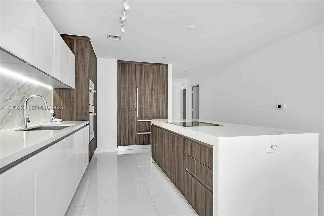 851 Ne 1st Ave #1701 - Photo 7 of 46