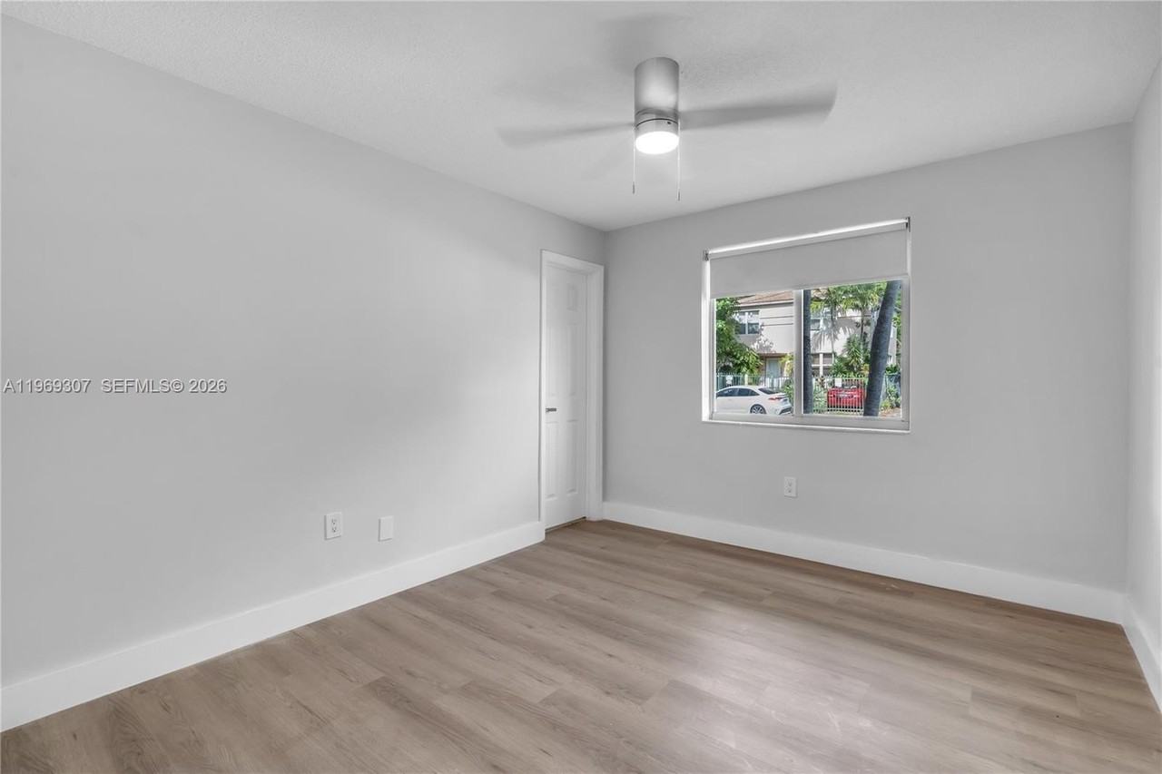 560 Ne 63rd St #3 - Photo 7 of 23