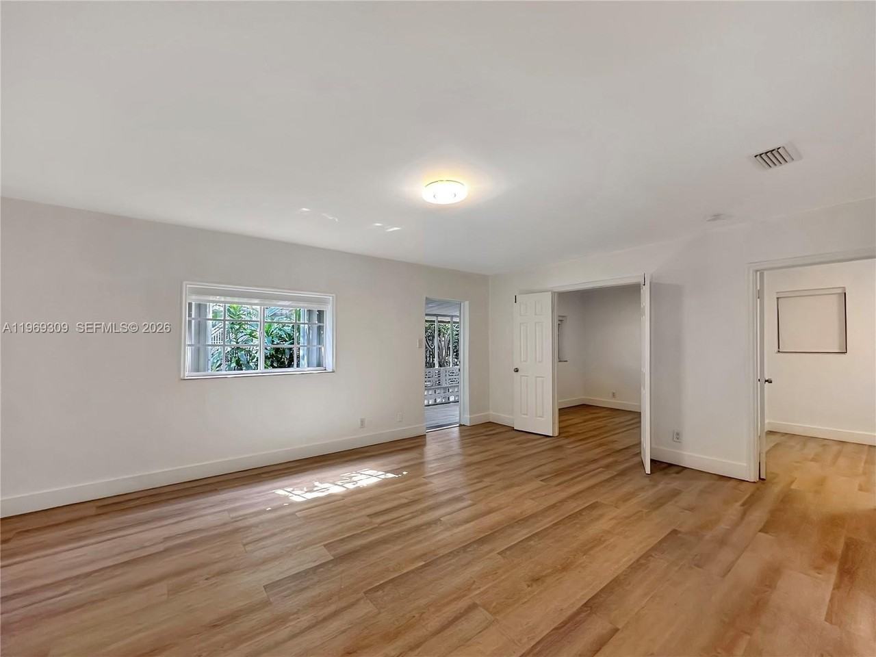 969 Bay Dr #5 - Photo 4 of 25