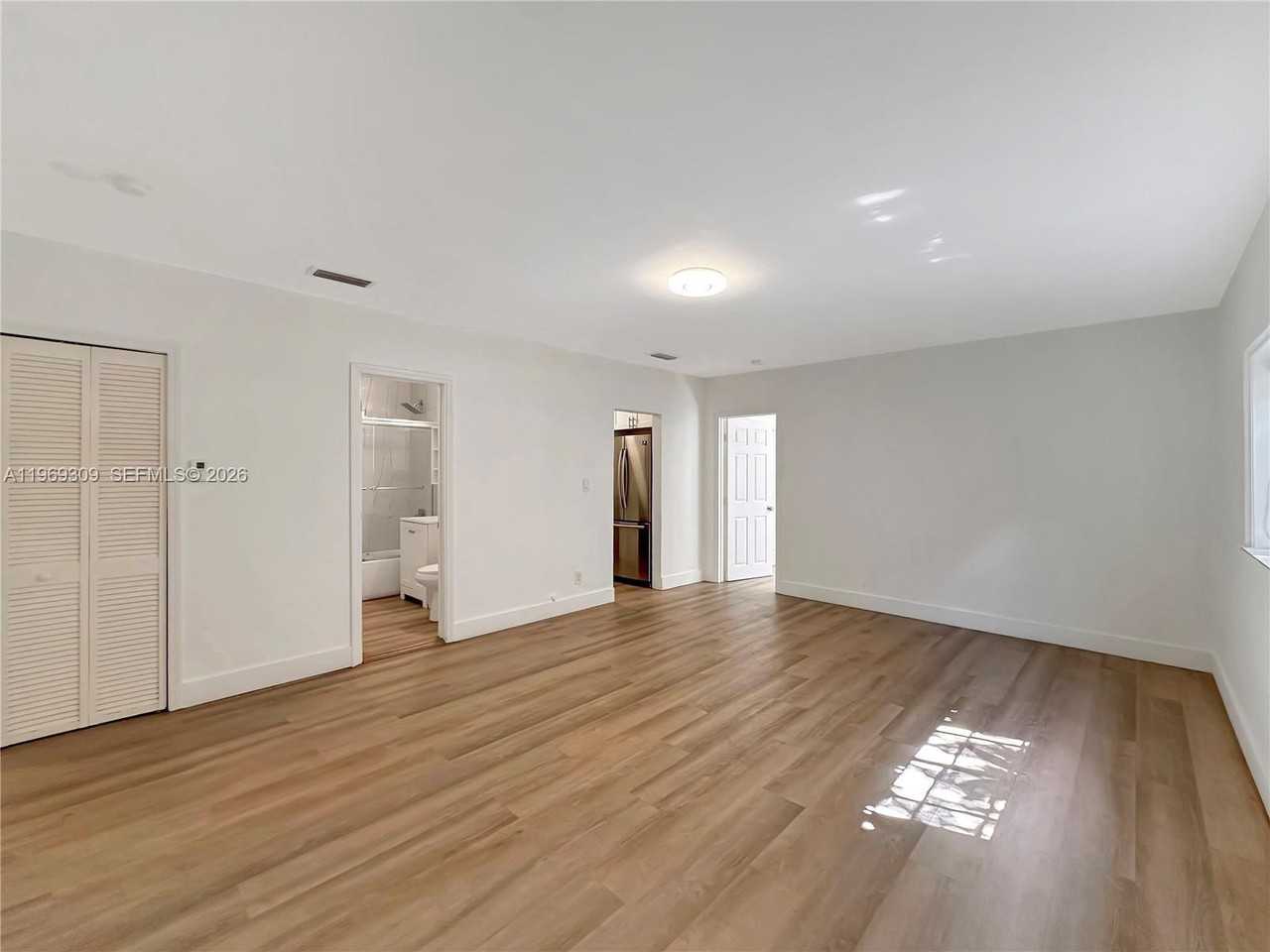 969 Bay Dr #5 - Photo 6 of 25