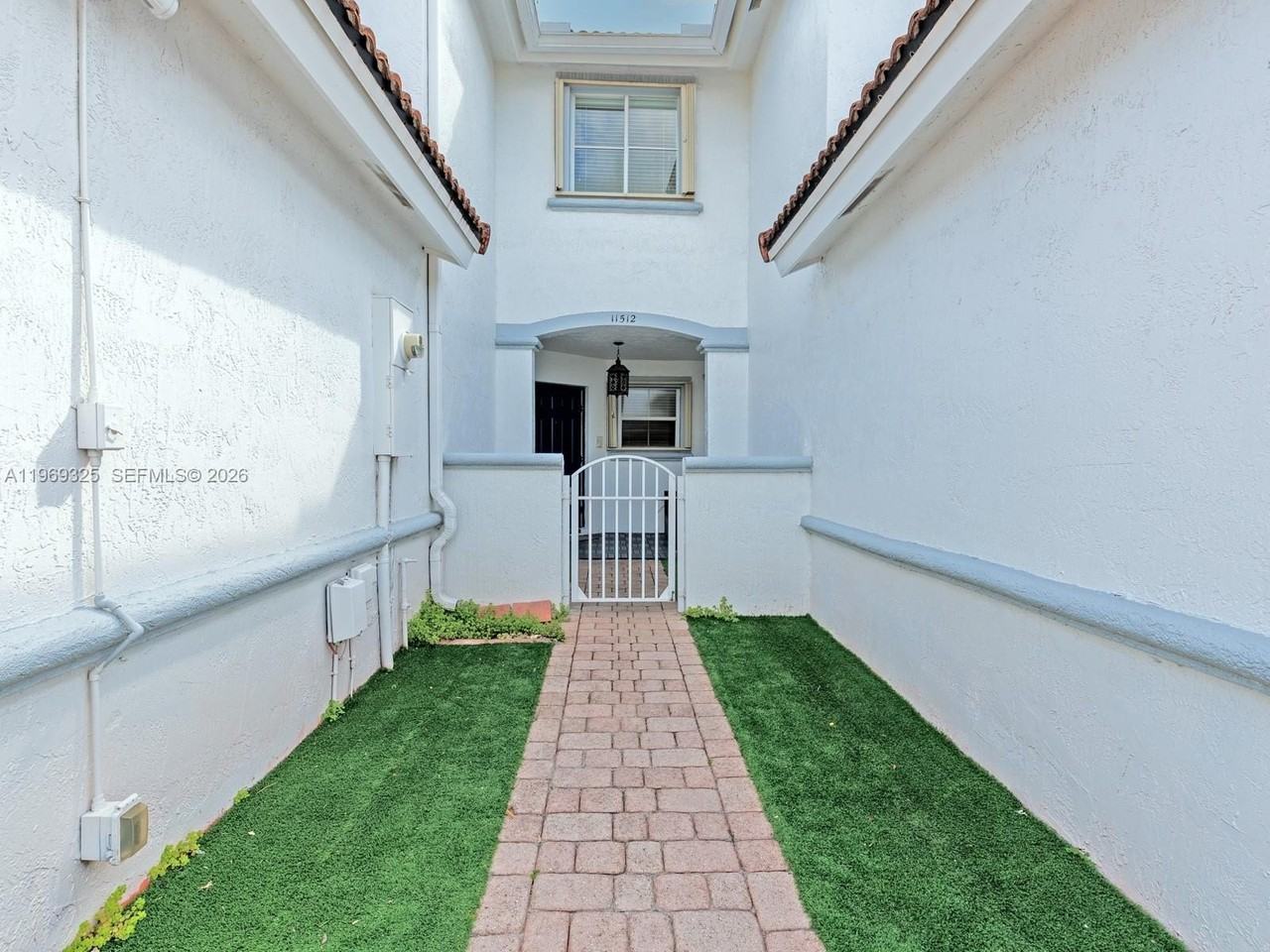 11512 Nw 48th Ter - Photo 5 of 35