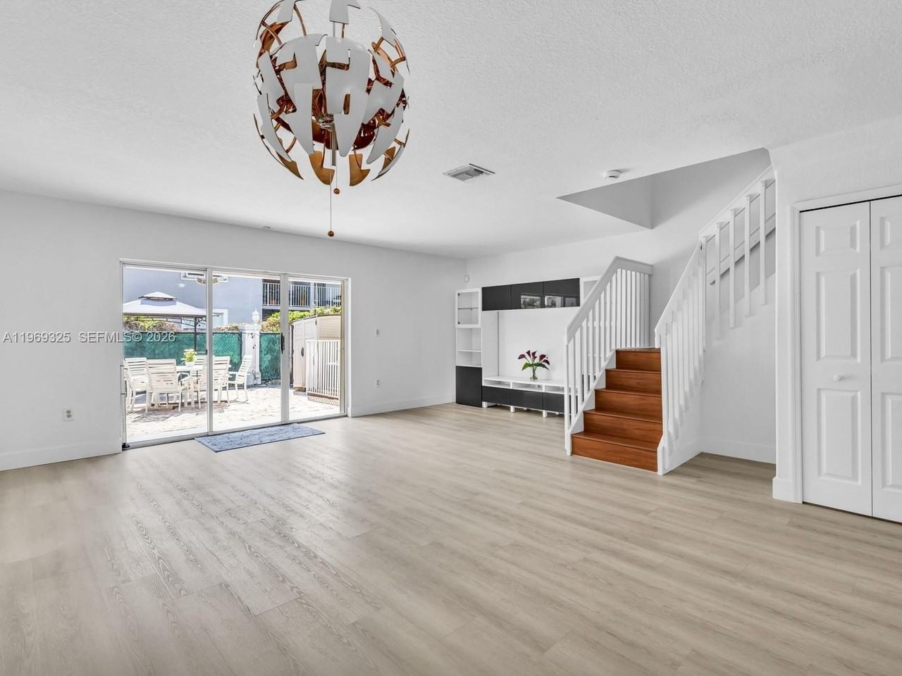 11512 Nw 48th Ter - Photo 7 of 35