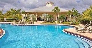 2402 Ne 41st Pl #2402 - Photo 5 of 40