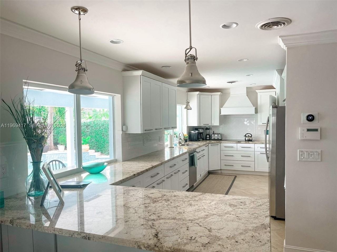 2932 Ne 36th St - Photo 6 of 34