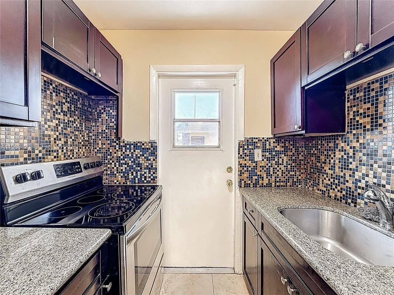 2335 Ne 172nd St #8 - Photo 7 of 17