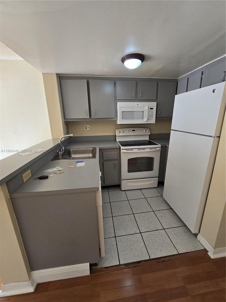 670 Nw 85th Pl #11-210 - Photo 4 of 10