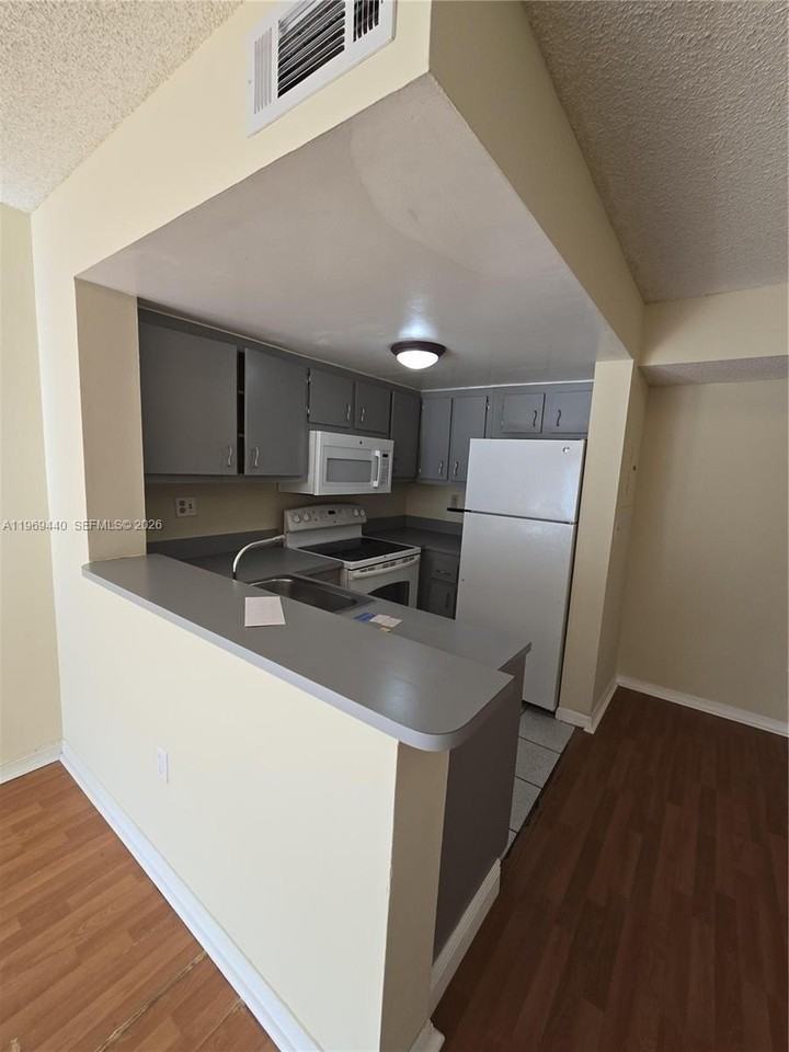 670 Nw 85th Pl #11-210 - Photo 5 of 10