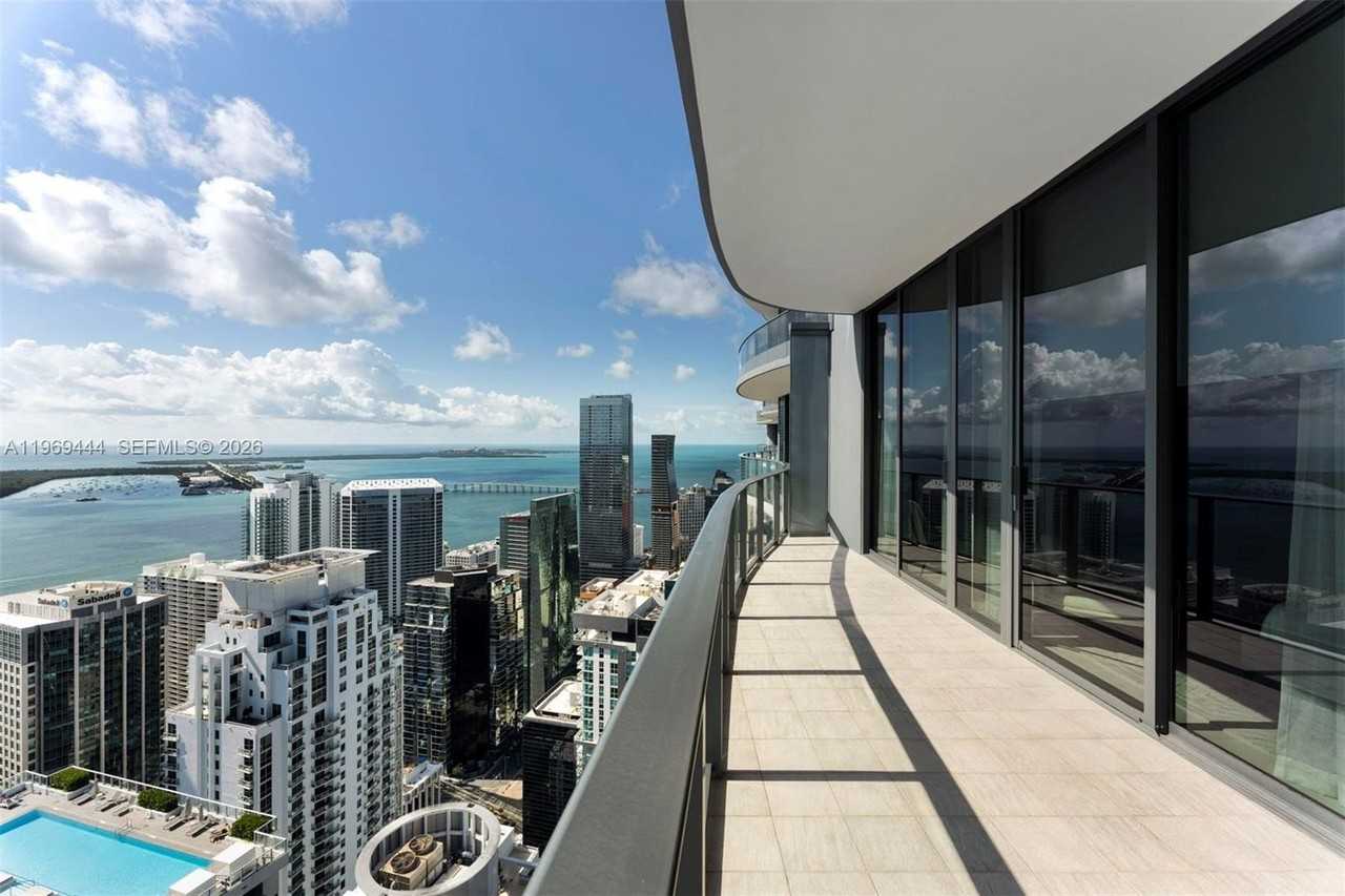 1000 Brickell Plz - Photo 4 of 50