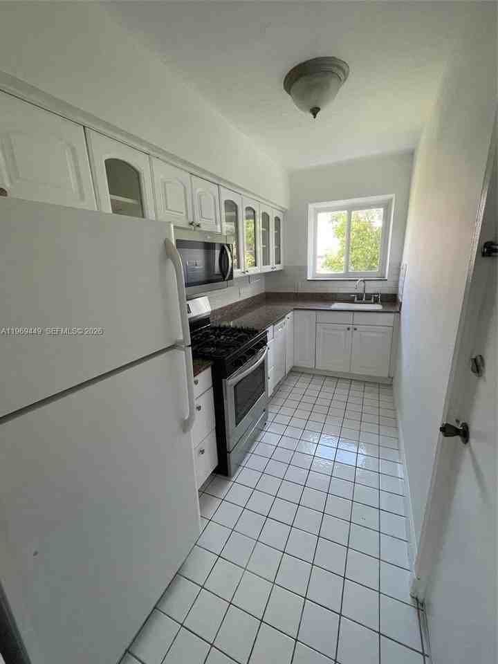 6941 Bay Dr #3C - Photo 3 of 12