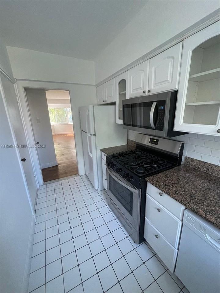 6941 Bay Dr #3C - Photo 4 of 12